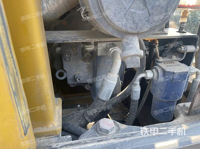 液壓泵艙室正面整體(整機(jī)外觀) 液壓泵艙室正面整體(整機(jī)外觀)