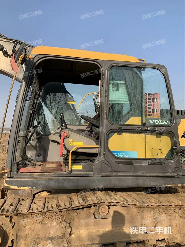 駕駛室整體（整機外觀）