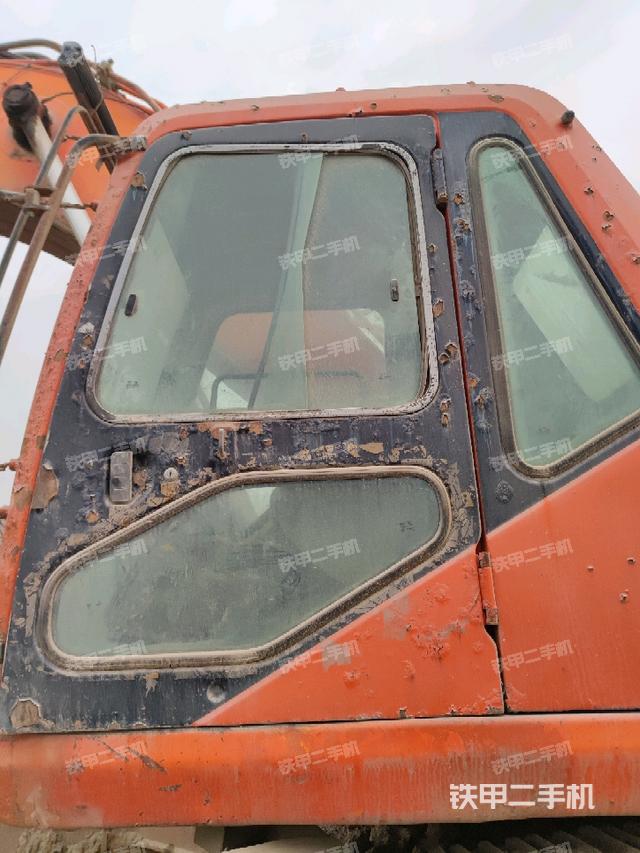 驾驶室正侧(驾驶室部分) 驾驶室正侧(驾驶室部分)