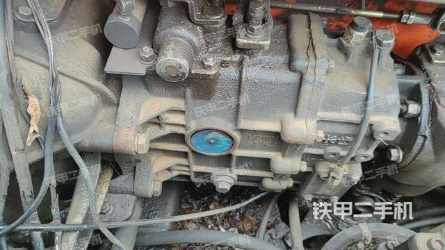 液压泵舱室正面整体（整机外观）