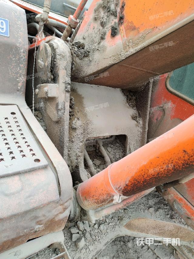 大臂根部 斜视(工作和回转装置) 大臂根部 斜视(工作和回转装置)