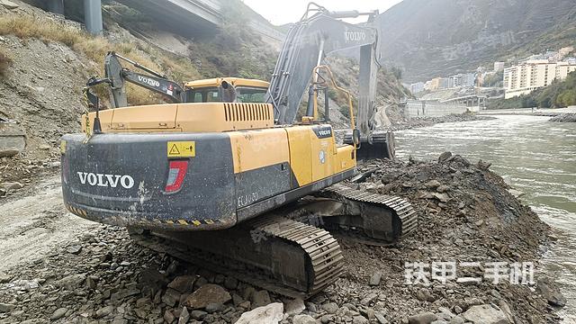 驾驶室顶部（整机外观）