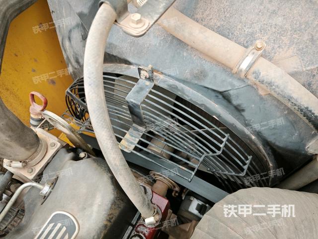 發(fā)動(dòng)機(jī)室（上車(chē)部件）