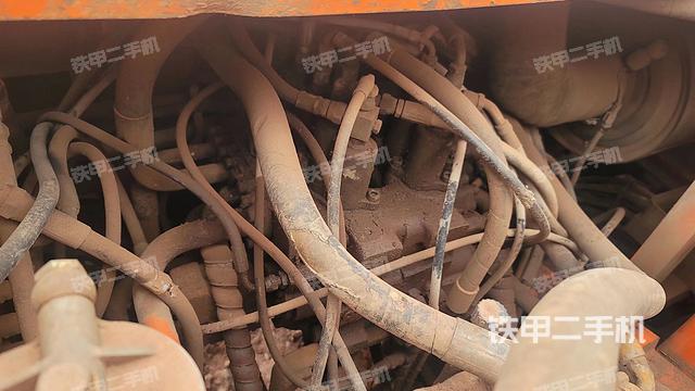 回转马达和主控阀（整机外观）