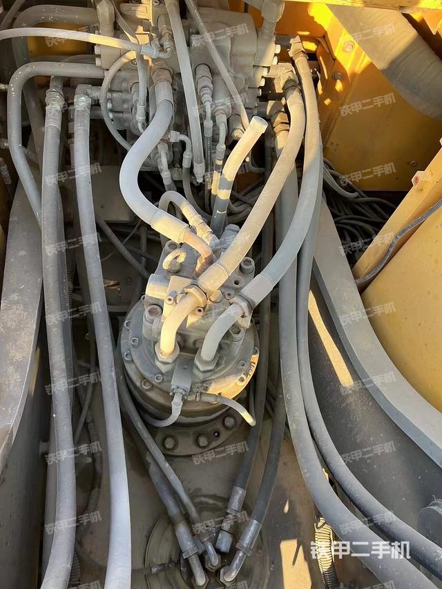 回轉(zhuǎn)馬達和主控閥（整機外觀）