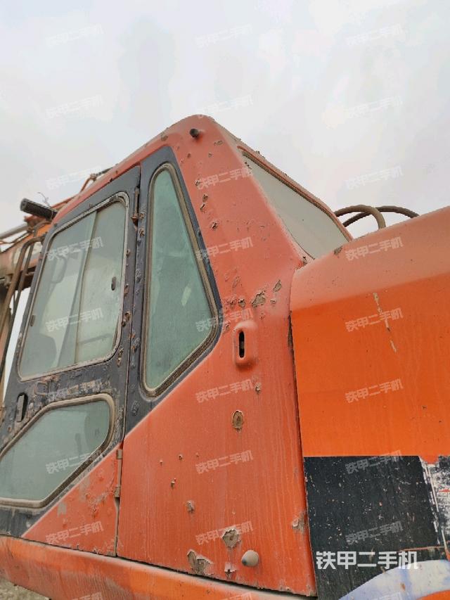 驾驶室左后45度(驾驶室部分) 驾驶室左后45度(驾驶室部分)