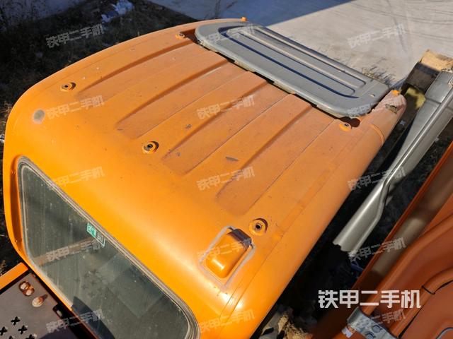 駕駛室頂部（整機外觀）