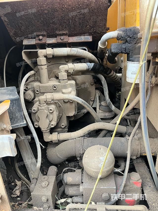 液壓泵艙室正面整體(整機(jī)外觀) 液壓泵艙室正面整體(整機(jī)外觀)