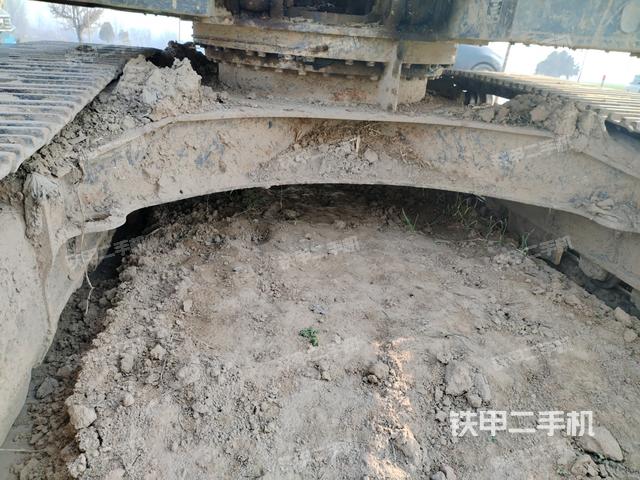轉(zhuǎn)盤(pán)和下車(chē)架正前(工作和回轉(zhuǎn)裝置) 轉(zhuǎn)盤(pán)和下車(chē)架正前(工作和回轉(zhuǎn)裝置)