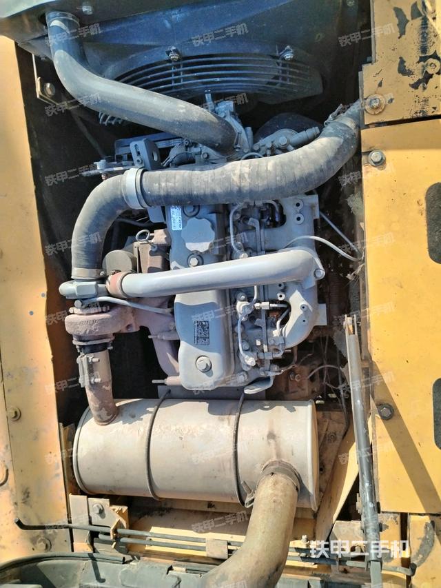 液壓泵艙室正面整體(整機(jī)外觀) 液壓泵艙室正面整體(整機(jī)外觀)