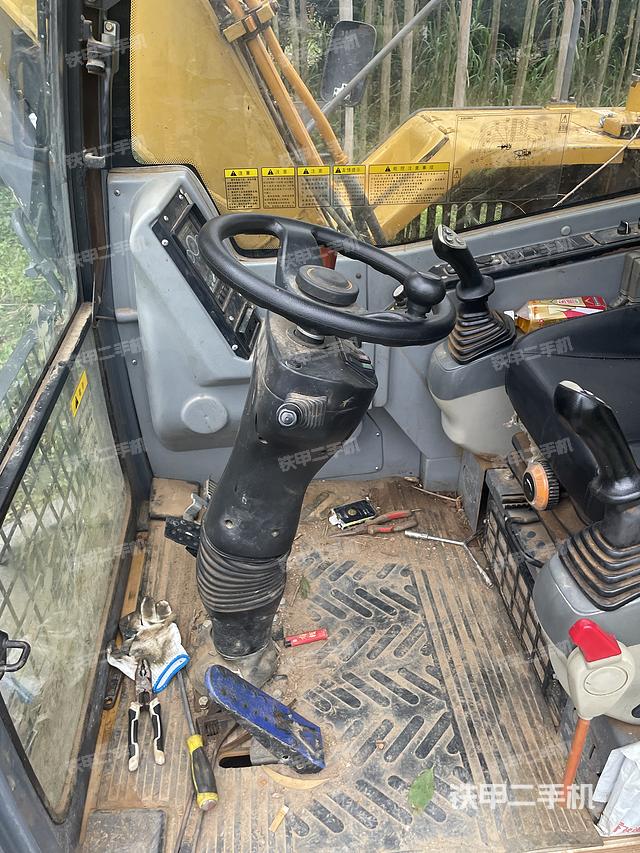 駕駛室整體（整機(jī)外觀）