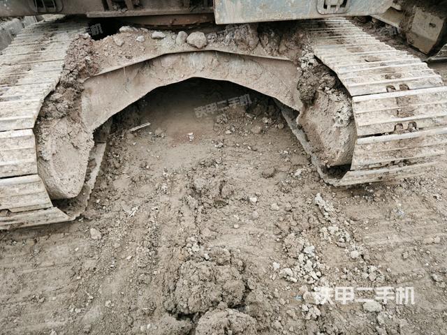 轉(zhuǎn)盤(pán)和下車(chē)架正前（工作和回轉(zhuǎn)裝置）