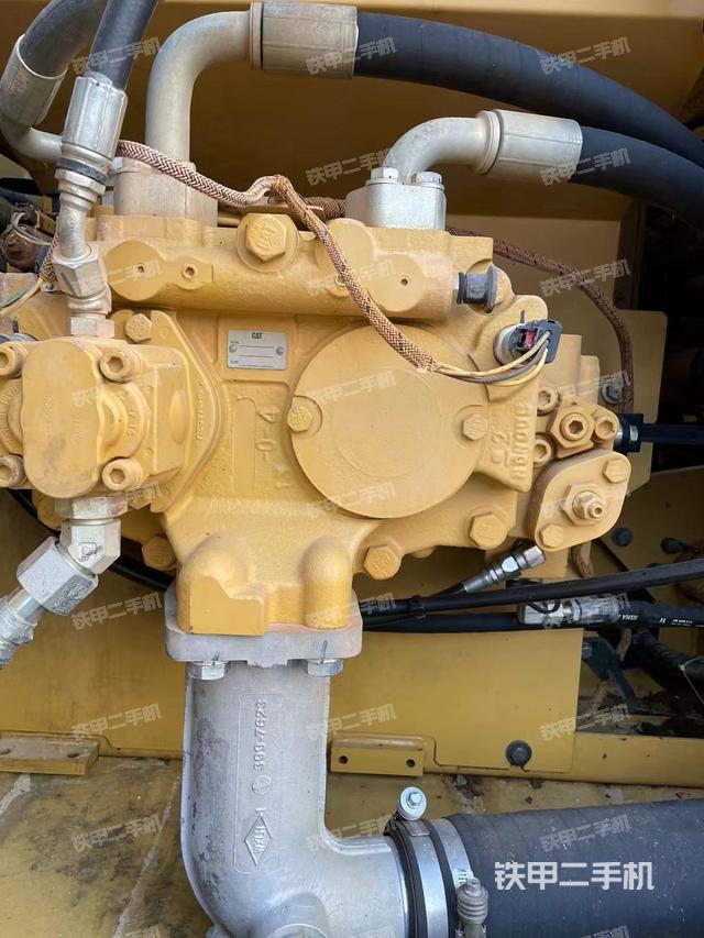 液壓泵艙室正面整體（整機(jī)外觀）