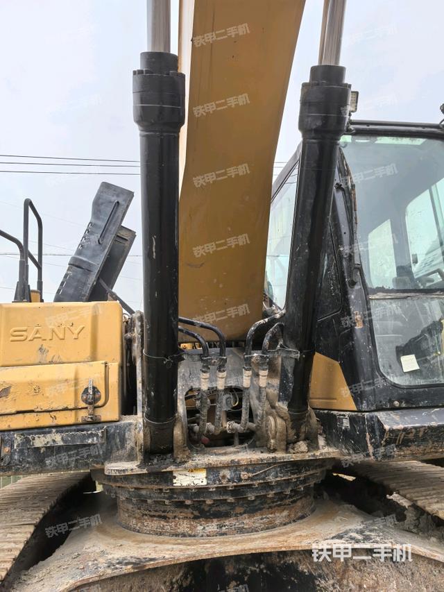 大臂油缸整體?豎拍（工作和回轉(zhuǎn)裝置）