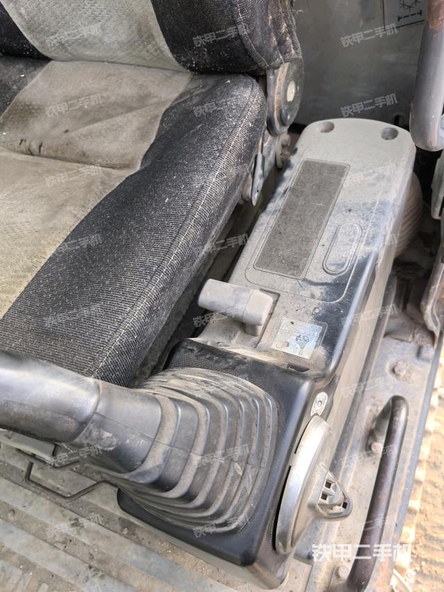 座椅左側(cè)控制臺(tái)/音響/含左手柄（駕駛室部分）