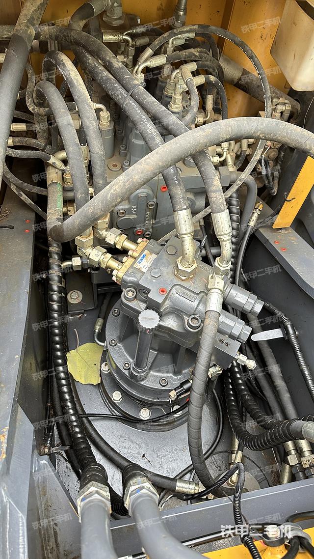 回轉(zhuǎn)馬達和主控閥（整機外觀）