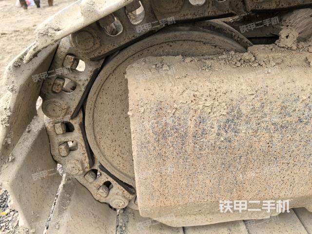 左驅(qū)動(dòng)輪（行走機(jī)構(gòu)）