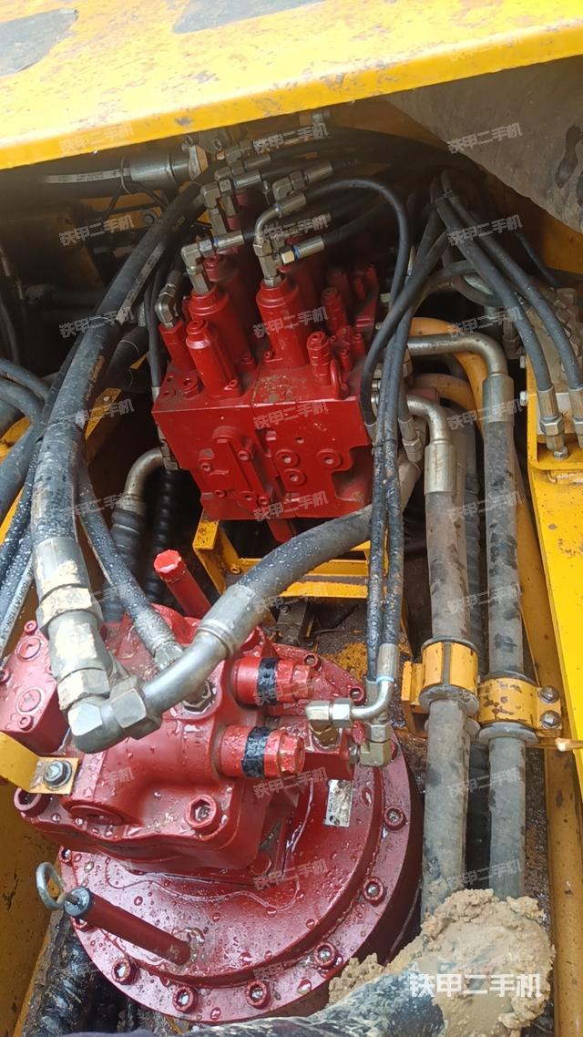 回转马达和主控阀（整机外观）