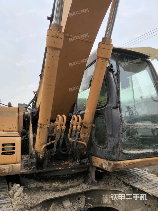 大臂油缸整體?豎拍（工作和回轉(zhuǎn)裝置）