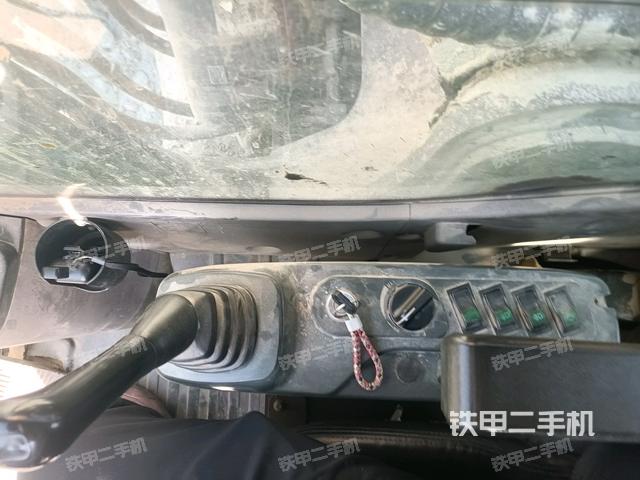 座椅右側(cè)控制臺(tái)/鑰匙門/油門/含右手柄(駕駛室部分) 座椅右側(cè)控制臺(tái)/鑰匙門/油門/含右手柄(駕駛室部分)