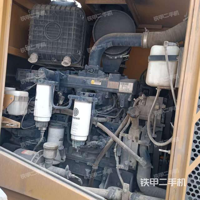 發(fā)動機左側(cè)(整機外觀及大件) 發(fā)動機左側(cè)(整機外觀及大件)