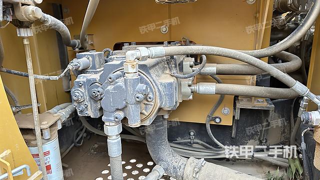 液壓泵艙室正面整體(整機(jī)外觀) 液壓泵艙室正面整體(整機(jī)外觀)