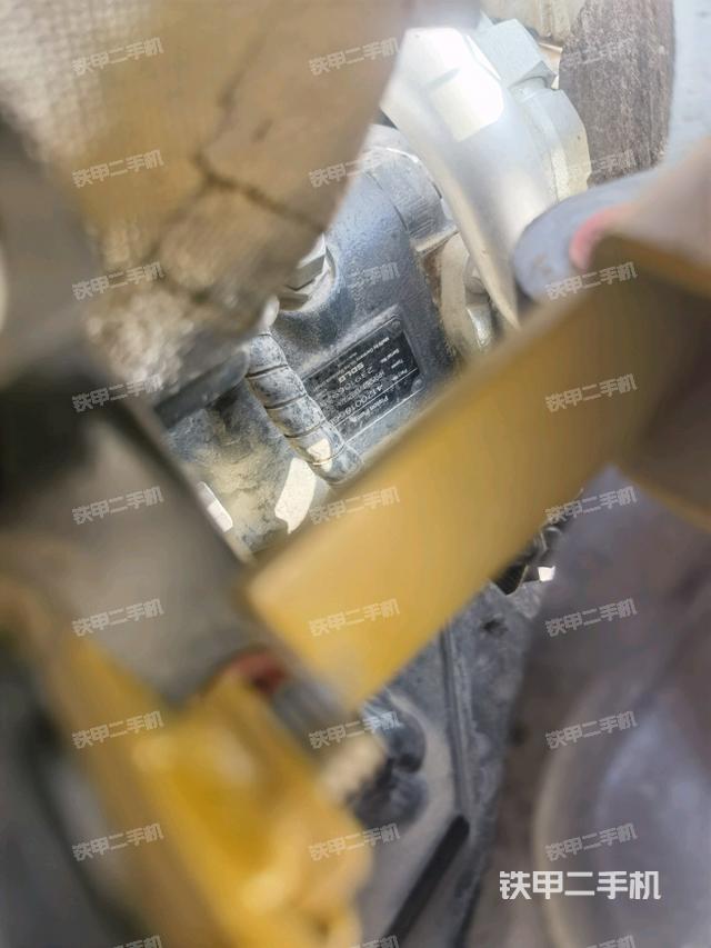 液壓泵艙室正面整體（整機(jī)外觀）