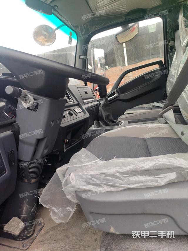 駕駛室內(nèi)部（駕駛室/操作室）