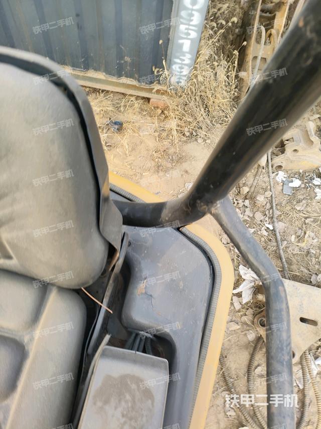 后窗玻璃角標（駕駛室部分）