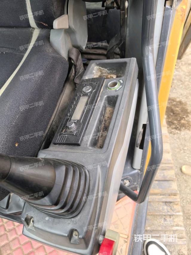 座椅左側(cè)控制臺/音響/含左手柄（駕駛室部分）