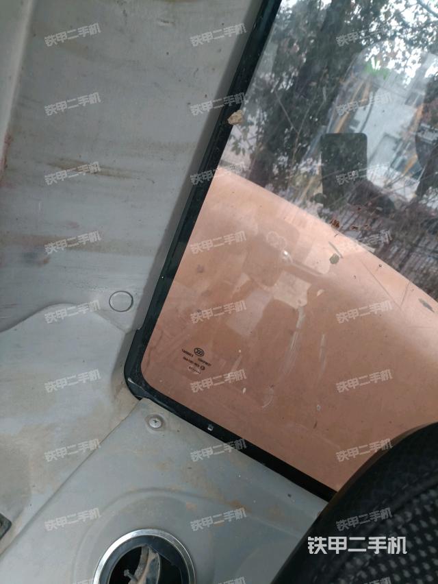后窗玻璃角標(駕駛室部分) 后窗玻璃角標(駕駛室部分)