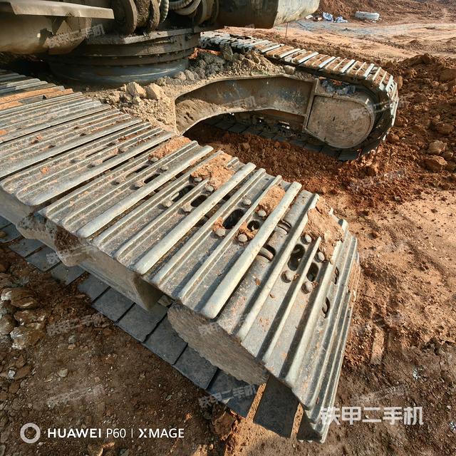 轉(zhuǎn)盤和下車架正前（工作和回轉(zhuǎn)裝置）