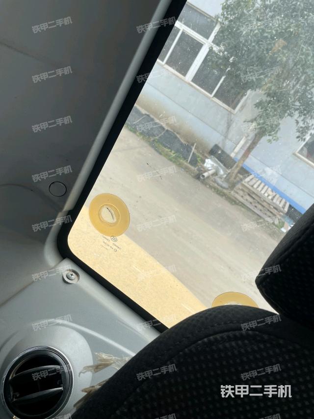 后窗玻璃角標(駕駛室部分) 后窗玻璃角標(駕駛室部分)