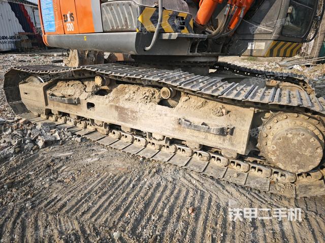 左側(cè)履帶整體?（行走機(jī)構(gòu)）