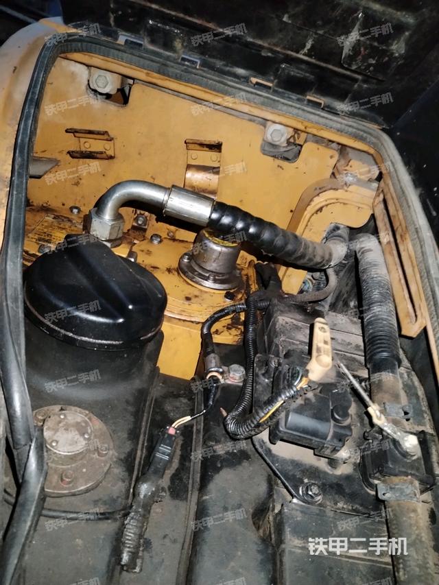 回轉(zhuǎn)馬達(dá)和主控閥（整機(jī)外觀）