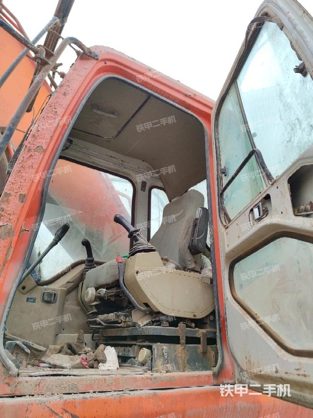 顶棚整体(驾驶室部分) 顶棚整体(驾驶室部分)