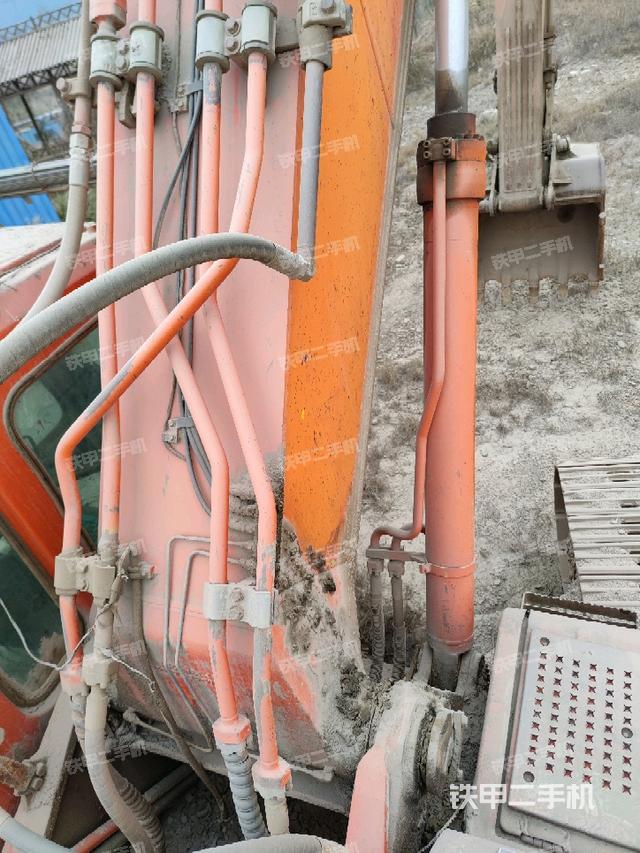 大臂背部俯视(工作和回转装置) 大臂背部俯视(工作和回转装置)