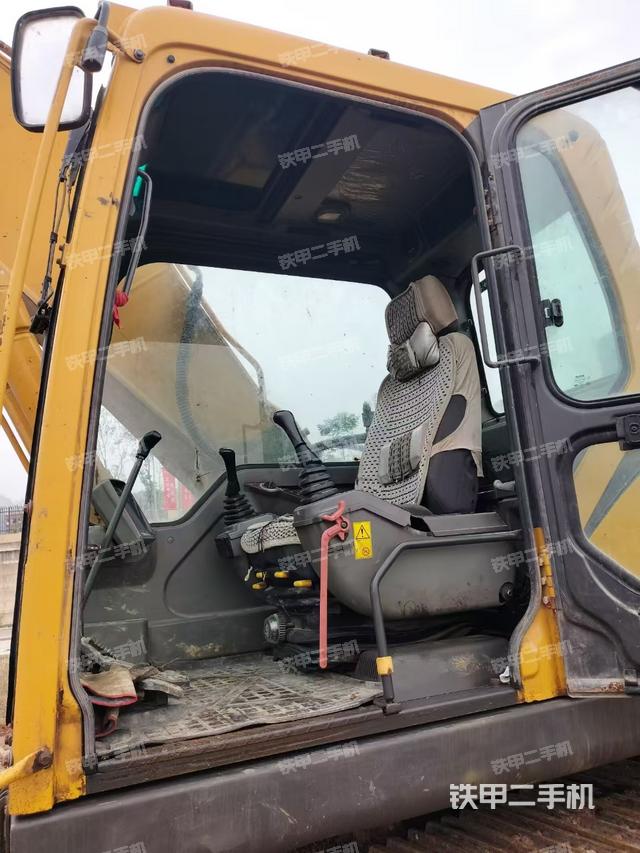 驾驶室整体（整机外观）