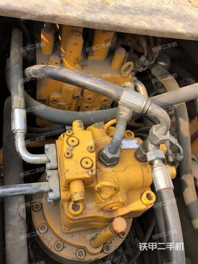 回轉(zhuǎn)馬達(dá)和主控閥（整機(jī)外觀）