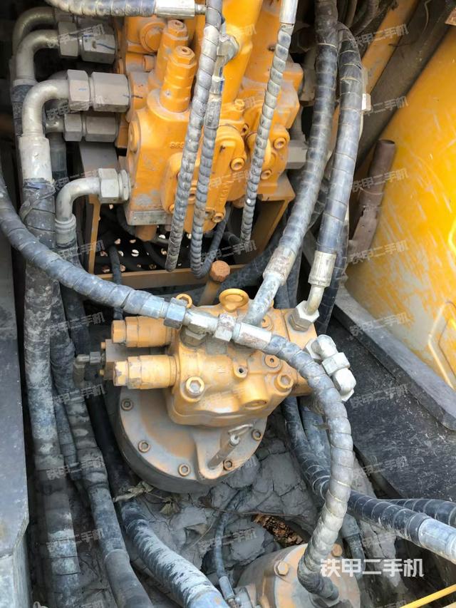 回轉(zhuǎn)馬達(dá)和主控閥（整機(jī)外觀）