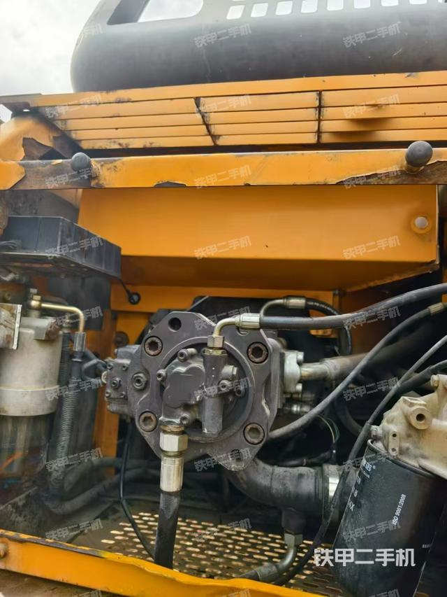 液壓泵艙室正面整體（整機(jī)外觀）