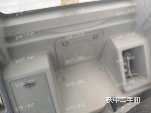 座椅右側(cè)控制臺(tái)/鑰匙門/油門/含右手柄（駕駛室部分）