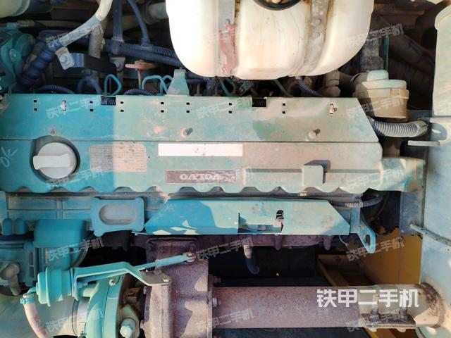 氣門(mén)室蓋螺絲特寫(xiě)(上車(chē)部件) 氣門(mén)室蓋螺絲特寫(xiě)(上車(chē)部件)