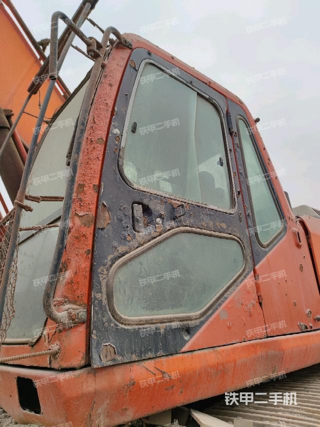 驾驶室左前45度(驾驶室部分) 驾驶室左前45度(驾驶室部分)