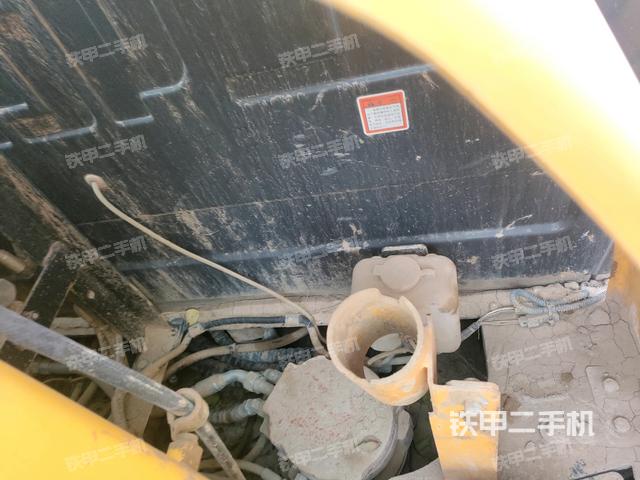 回轉(zhuǎn)馬達(dá)和主控閥(整機(jī)外觀) 回轉(zhuǎn)馬達(dá)和主控閥(整機(jī)外觀)