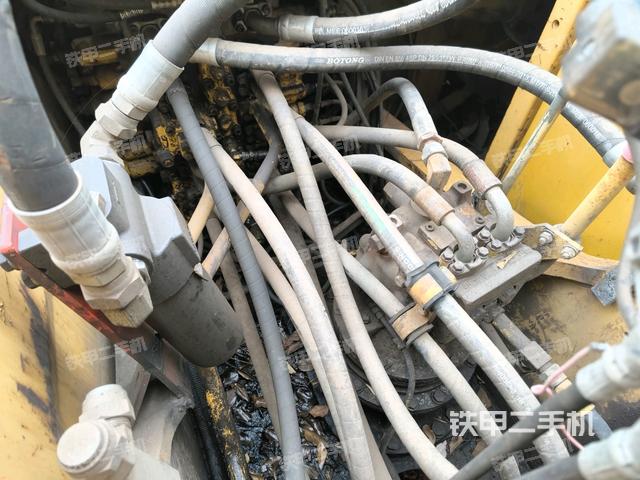 回轉(zhuǎn)馬達(dá)和主控閥（整機(jī)外觀）