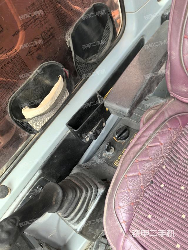 座椅右側(cè)控制臺/鑰匙門/油門/含右手柄（駕駛室部分）