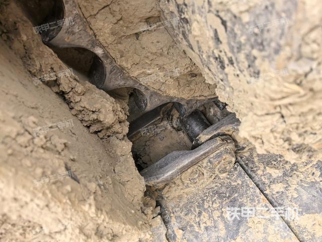 右驅(qū)動(dòng)輪（行走機(jī)構(gòu)）