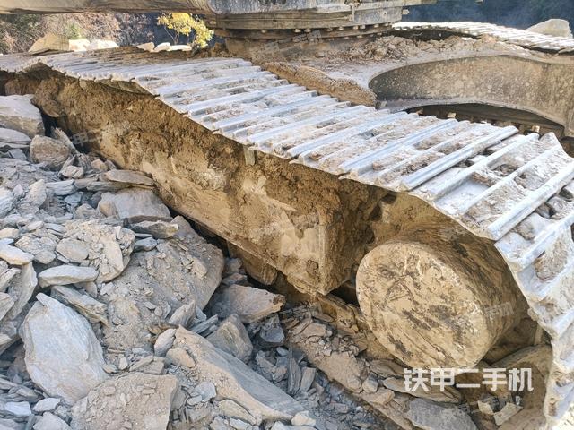 左側(cè)履帶整體?(行走機(jī)構(gòu)) 左側(cè)履帶整體?(行走機(jī)構(gòu))