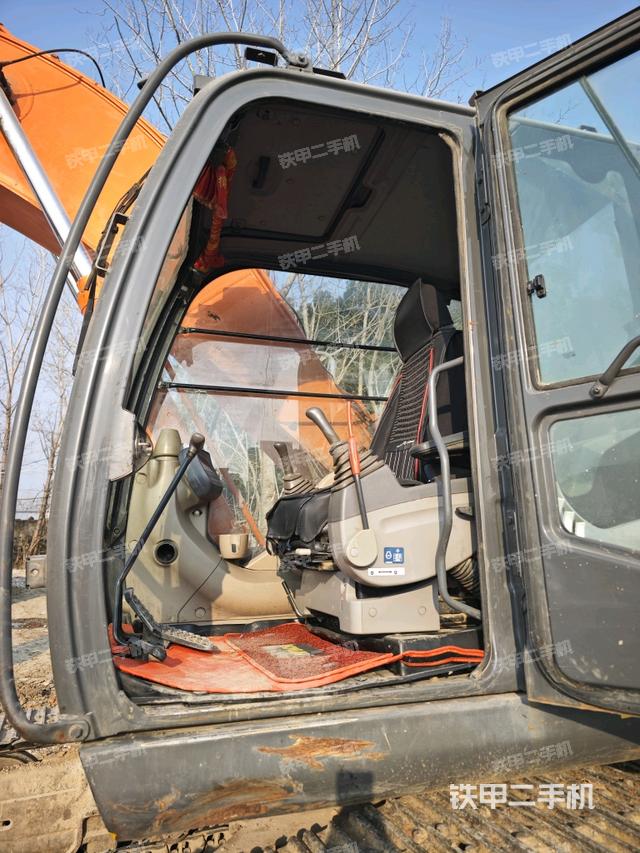 座椅左側(cè)控制臺/音響/含左手柄（駕駛室部分）